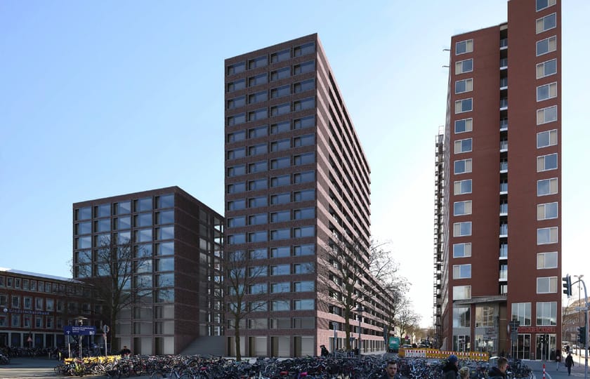 Architekturvisualisierung mit zwei rotbraunen Neubaukörpern unterschiedlicher Höhe über einem Vorplatz mit dichter Fahrradabstellanlage.